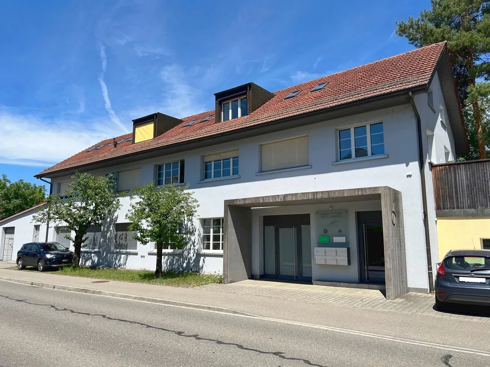 Helle und grosszügige Gewerberäume direkt am Greifensee