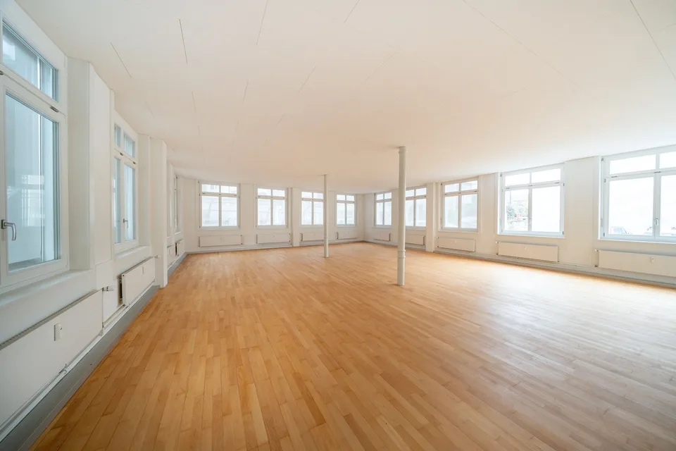 Espace commercial et de bureau rénové disponible immédiatement – photo 8 sur 10