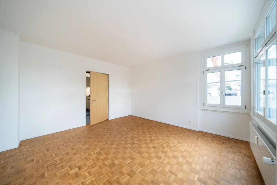 Espace commercial et de bureau rénové disponible immédiatement – photo 9 sur 10
