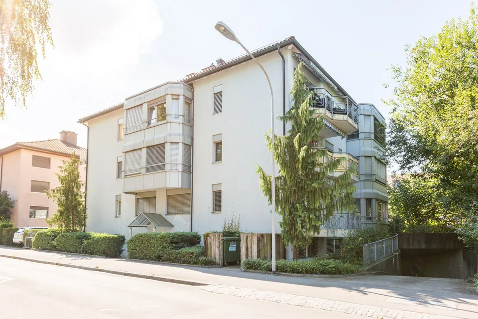 2.5-Zimmer-Dachwohnung  in Zürich