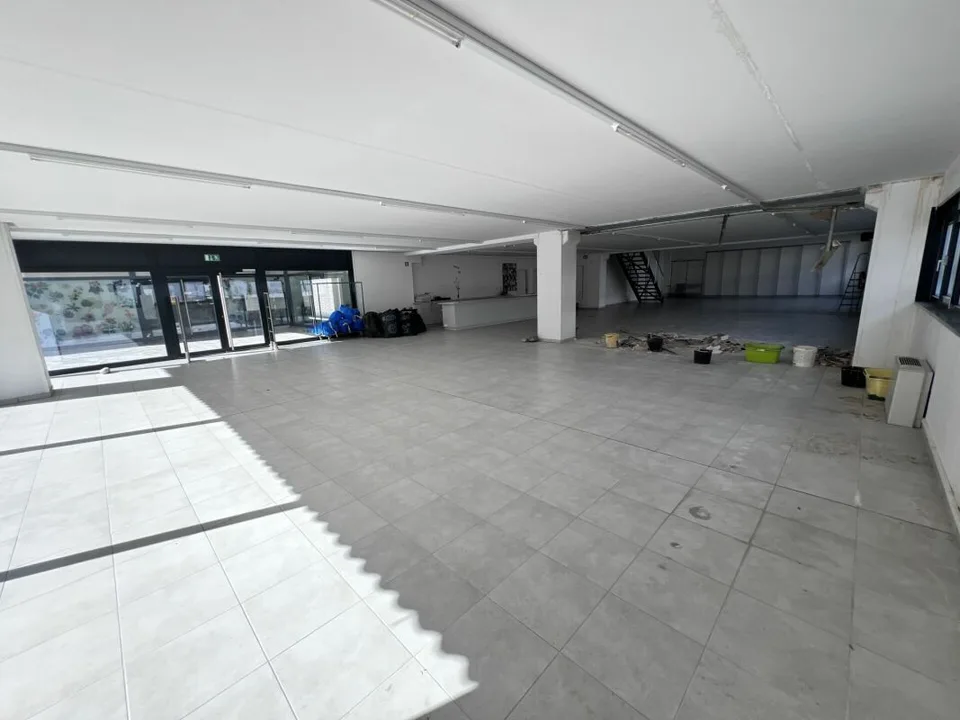 Surface commerciale/exposition (fractionnable)