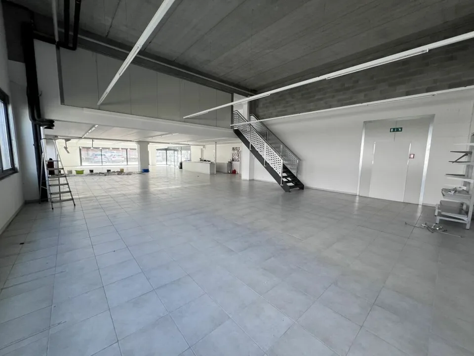 Surface commerciale/exposition (fractionnable)