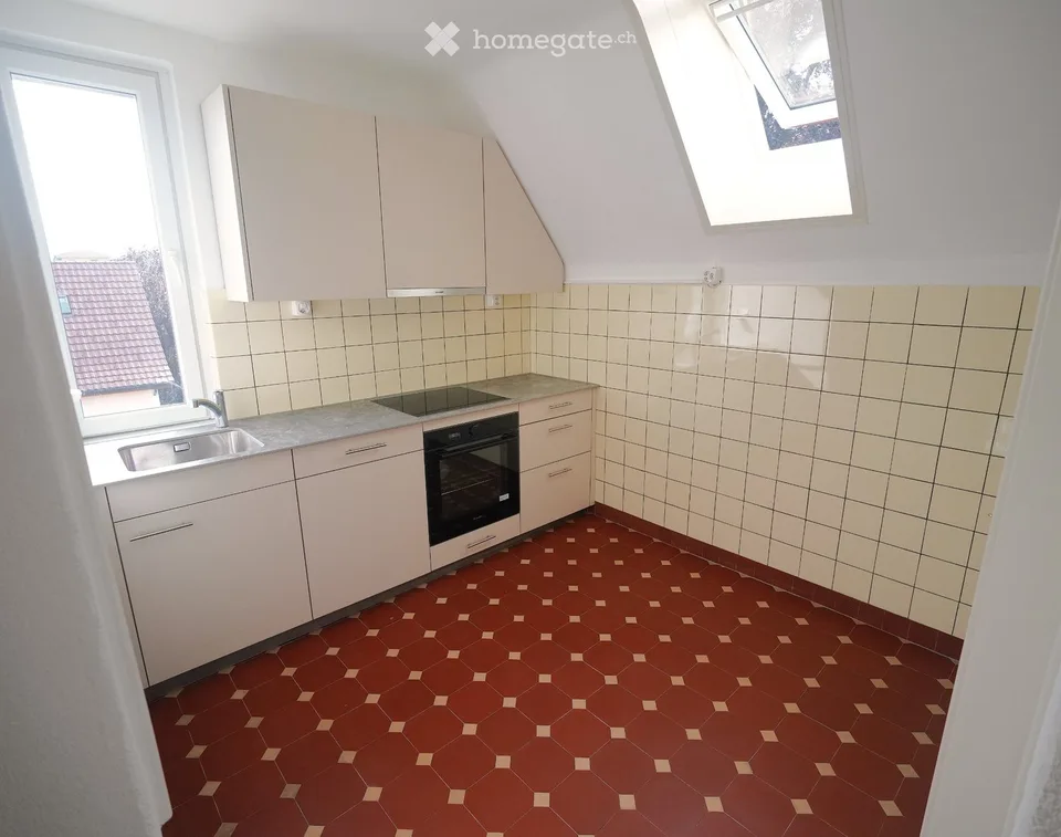 Appartement de 3 pièces rénové, nouvelle cuisine, salle de bain & chauffage par le sol