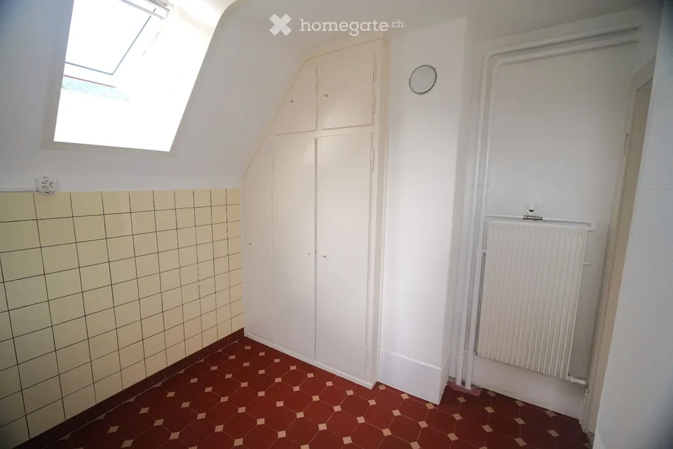 Appartement de 3 pièces rénové, nouvelle cuisine, salle de bain & chauffage par le sol