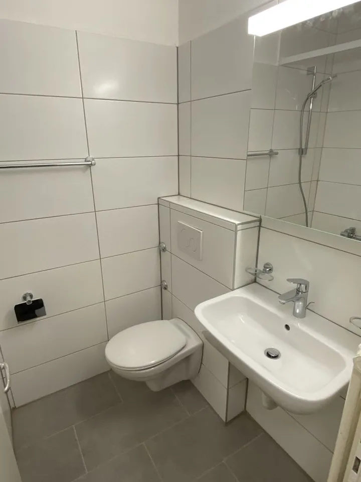 Wunderschöne 2-Zimmer-Wohnung mit Balkon in Le Locle – Foto 6 von 8