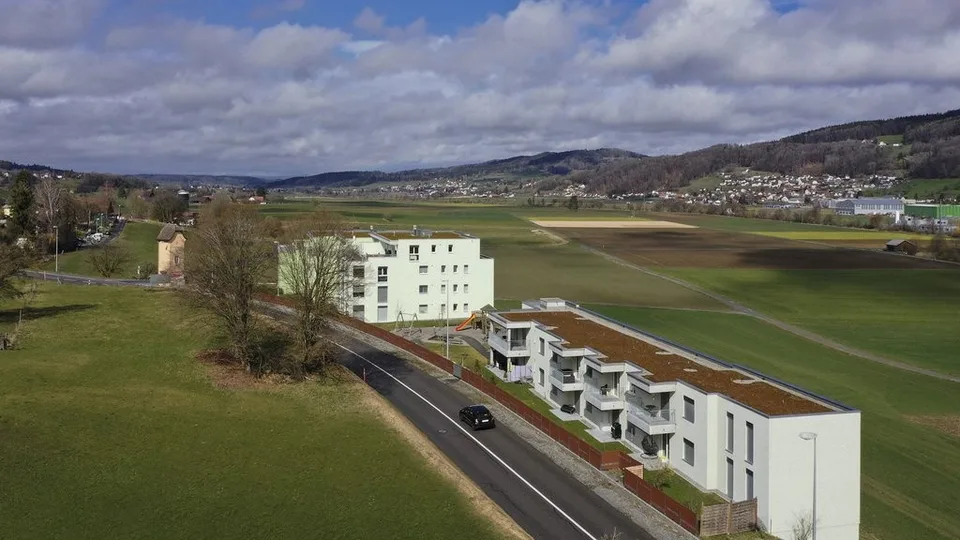 GROSSZÜGIGE UND MODERNE 2.5 ZIMMER-WOHNUNG IN REINACH AG