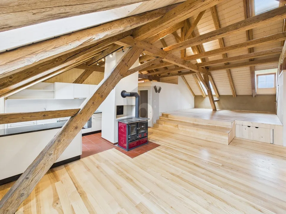 CHARMANT, MIT VIEL HOLZ -AUF DEM BAUERNHOF
