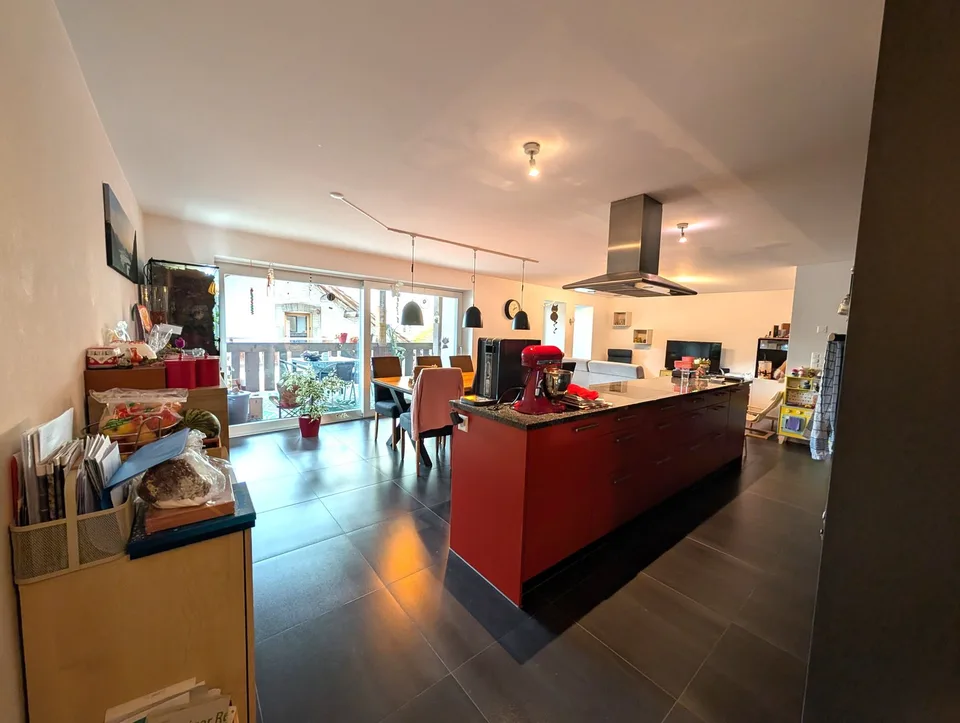 Appartamento moderno 3.5 locali con balcone a Erlach