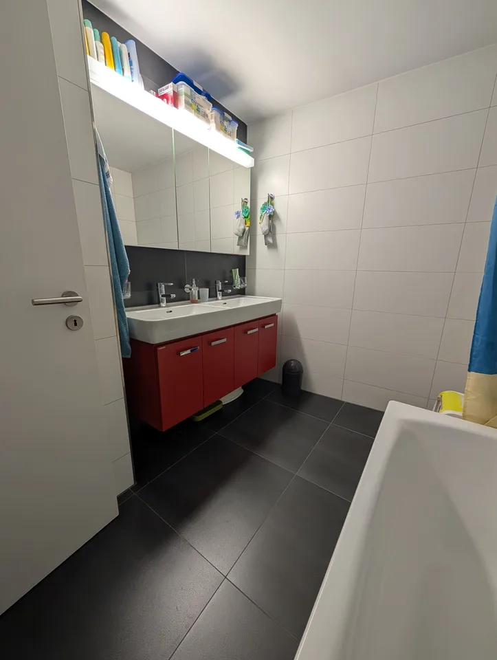 Appartamento moderno 3.5 locali con balcone a Erlach