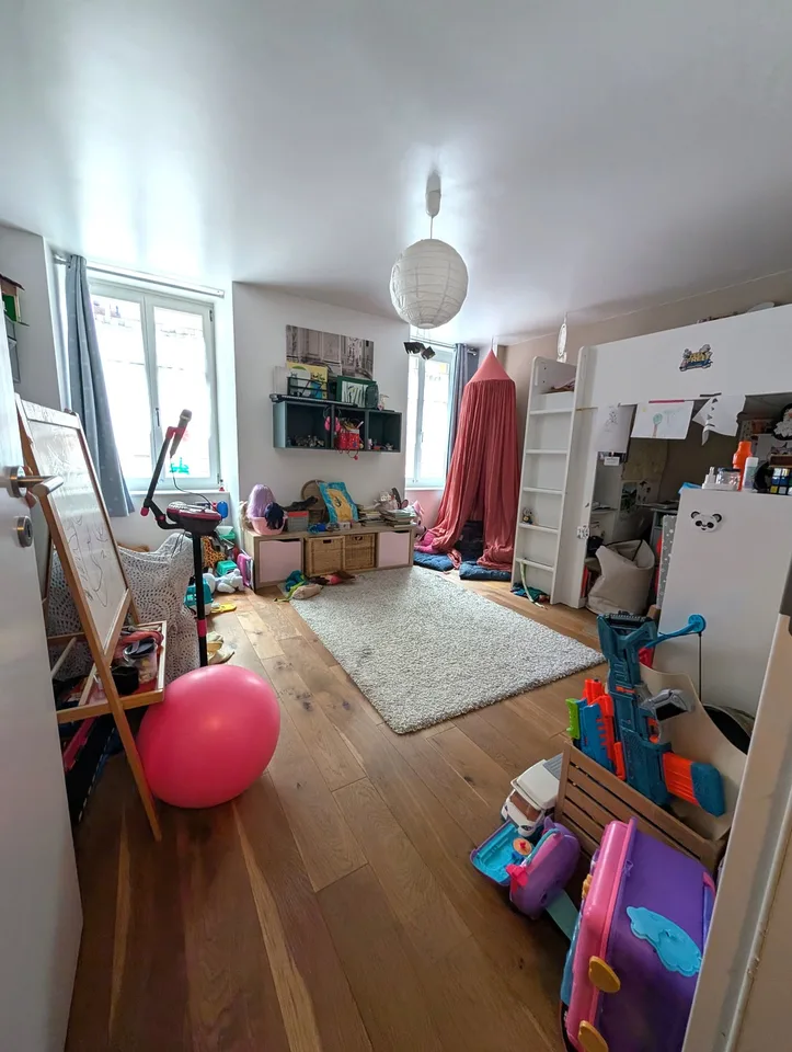 Appartement moderne 3.5 pièces avec balcon à Erlach