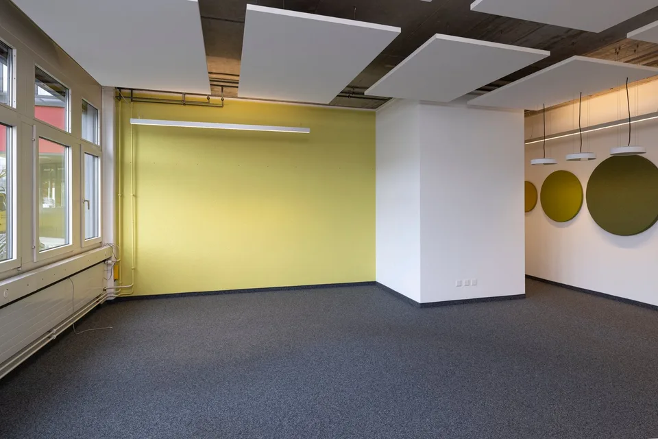 812 m2 Commercial/Office Space with Goods Lift and Ramps