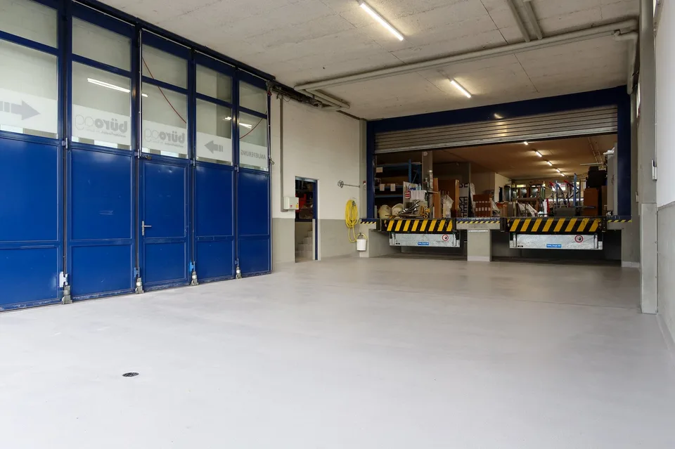812 m2 Commercial/Office Space with Goods Lift and Ramps