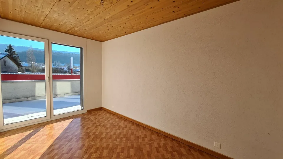 Ampio appartamento di 4.5 locali con balcone a Cornol