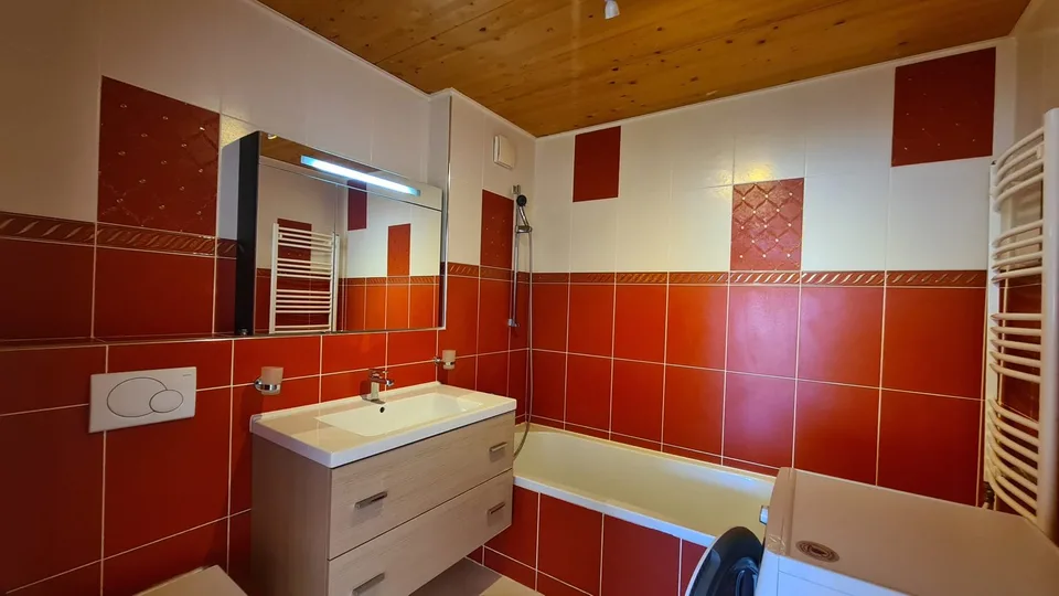 Geräumige 4.5-Zimmer-Wohnung mit Balkon in Cornol