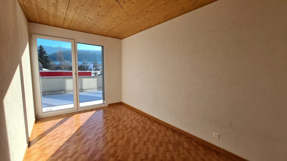 Geräumige 4.5-Zimmer-Wohnung mit Balkon in Cornol