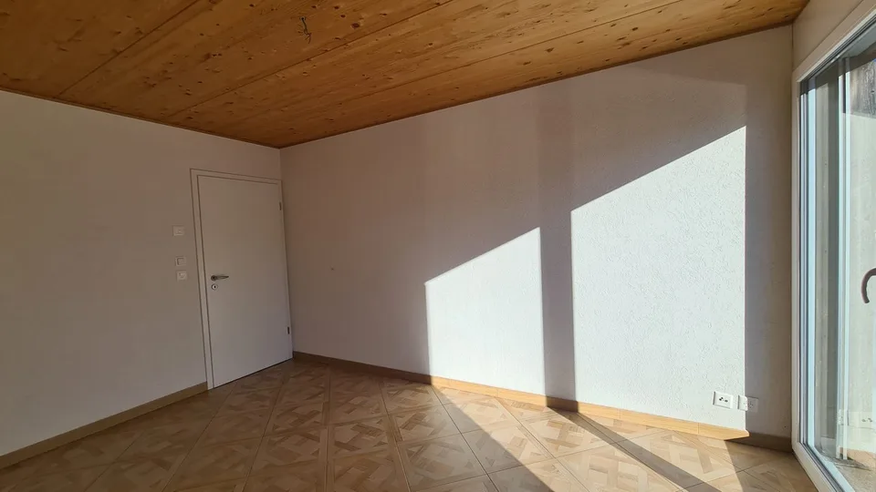 Ampio appartamento di 4.5 locali con balcone a Cornol