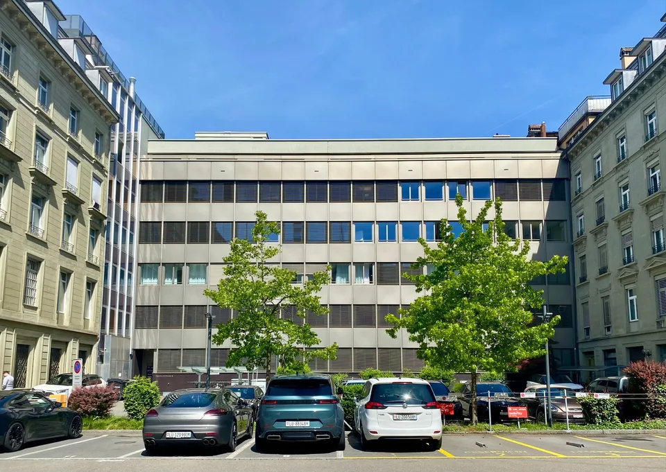 Bezugsbereites Office mit Parkplätzen in der Luzerner Altstadt