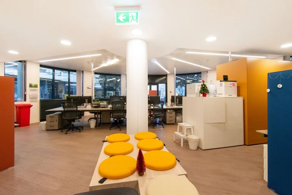 UFFICIO MODERNO IN POSIZIONE STRATEGICA A LUGANO