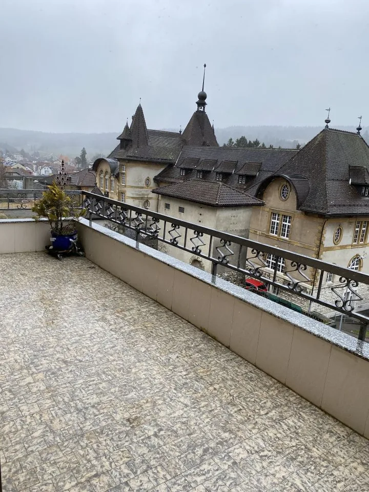 Charmant appartement de 3,5 pièces avec balcon à Tramelan
