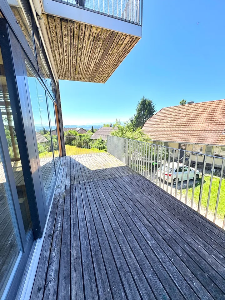 Echtes, originelles Eckloft (126m2) an erhöhter Lage nahe Bern