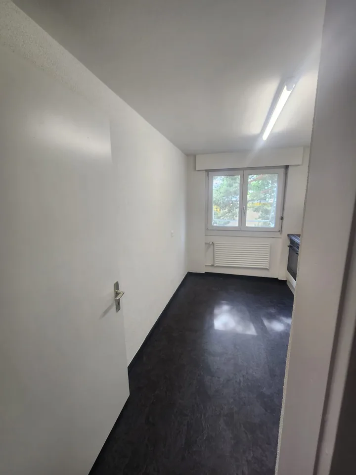 Renovierter 3-Zimmer-Wohnung mit Balkon in Bévilard – ab sofort verfügbar!