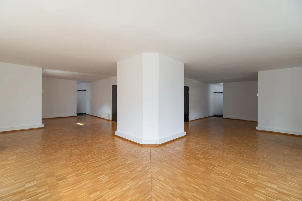 Spazioso e luminoso ufficio disponibile da subito – foto 7 di 10