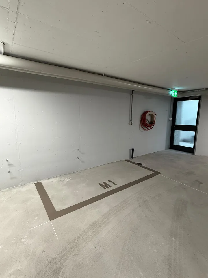 Posto auto in posizione centrale ad Adliswil