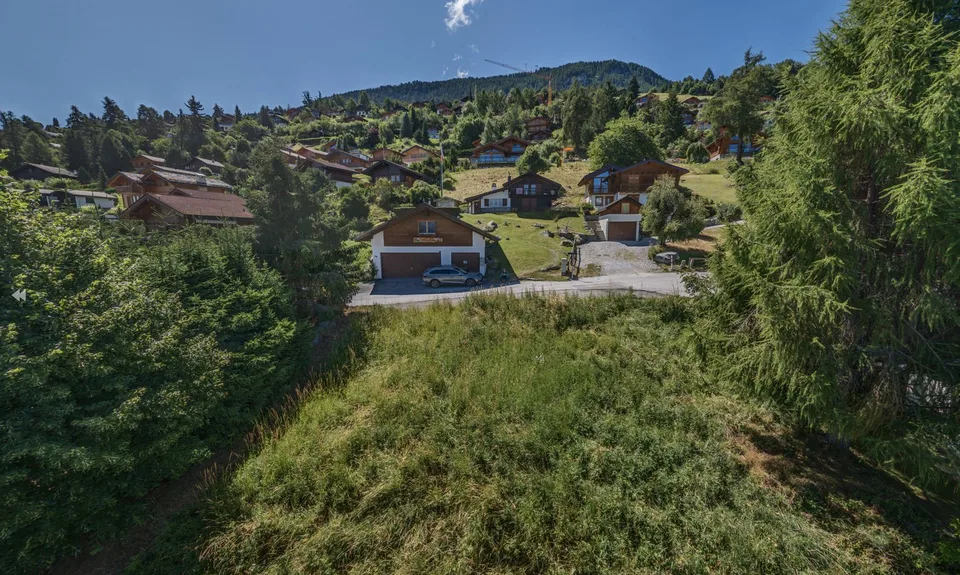 Terreno edificabile di 1082m2 in quartiere residenziale vicino al centro della stazione