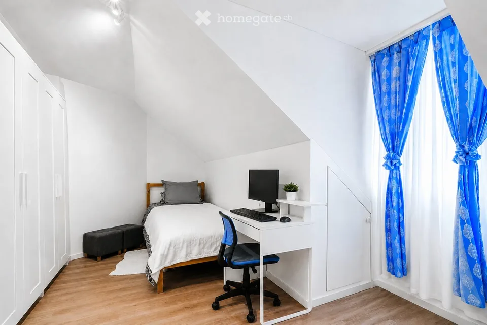 Mansarda di 4,5 locali luminosa con posto auto sotterraneo, St. Gallen