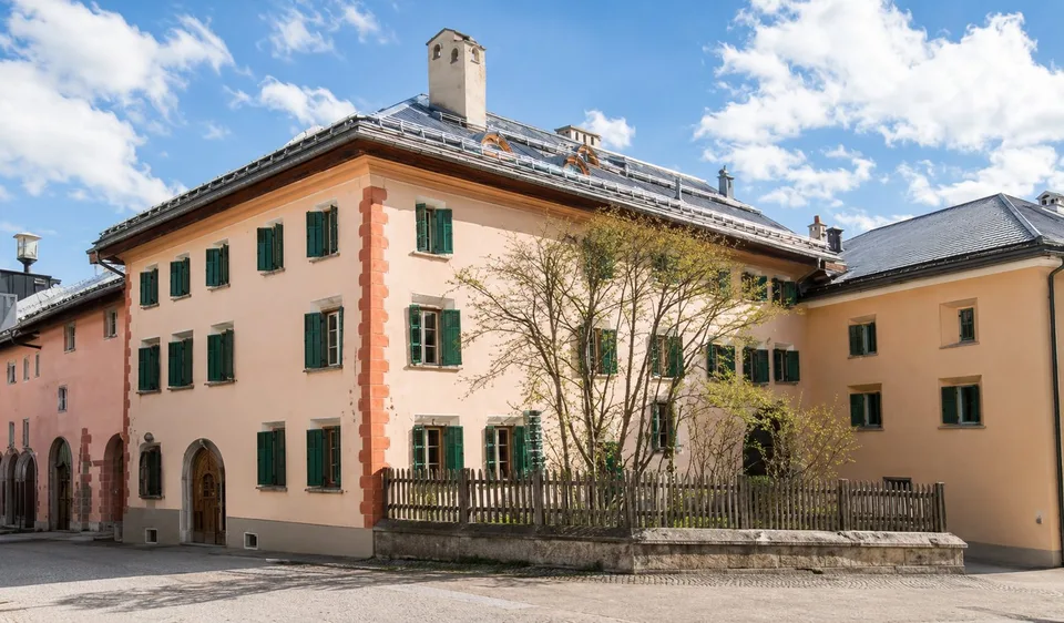 Charmante 3.5-Zimmer-Wohnung in historischem Gebäude in Zuoz