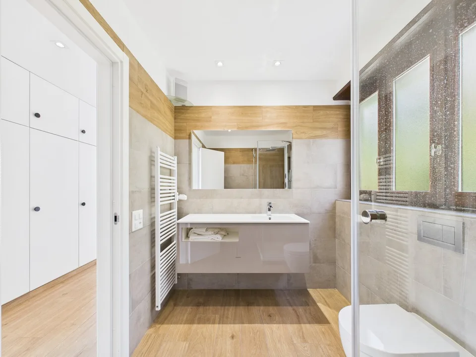 ESCLUSIVO APPARTAMENTO CON VISTA LAGO E PISCINA CONDOMINIALE – photo 16 sur 17