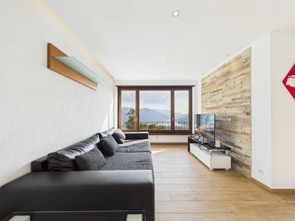 ESCLUSIVO APPARTAMENTO CON VISTA LAGO E PISCINA CONDOMINIALE – photo 7 sur 17