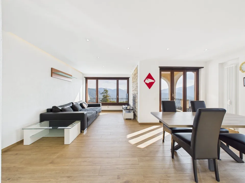 ESCLUSIVO APPARTAMENTO CON VISTA LAGO E PISCINA CONDOMINIALE – photo 8 sur 17