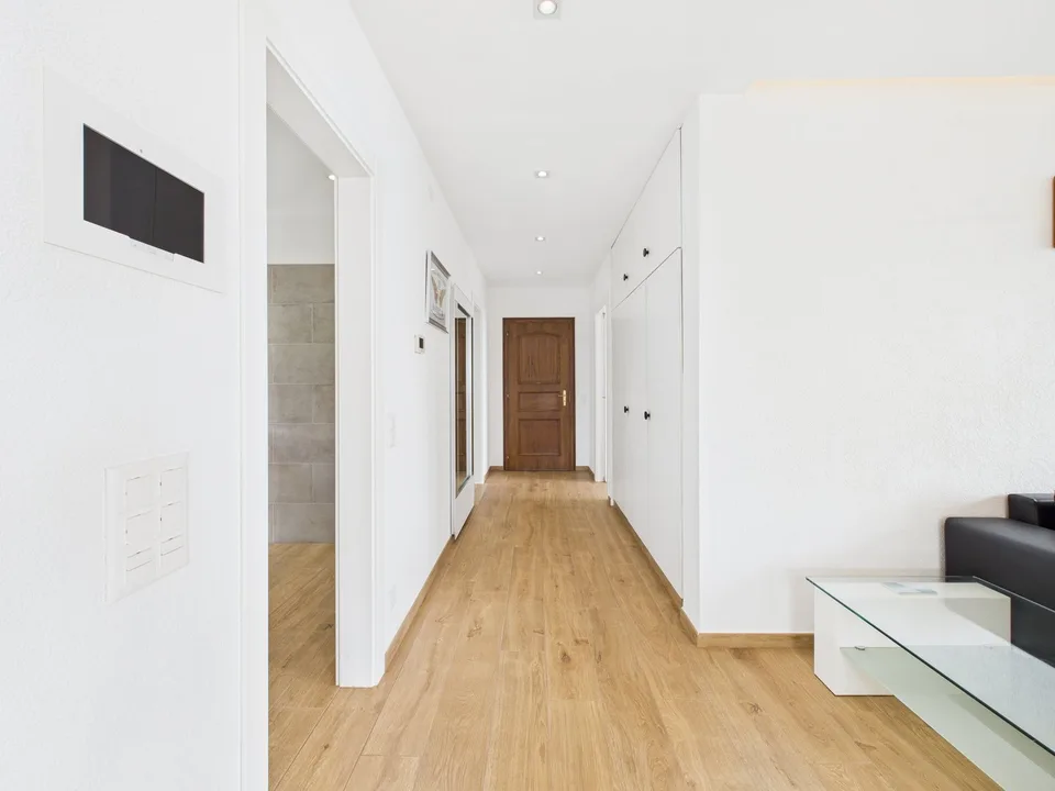 ESCLUSIVO APPARTAMENTO CON VISTA LAGO E PISCINA CONDOMINIALE – photo 10 sur 17