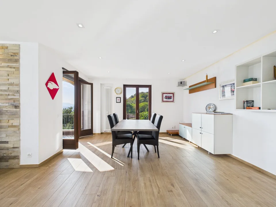 ESCLUSIVO APPARTAMENTO CON VISTA LAGO E PISCINA CONDOMINIALE – photo 6 sur 17
