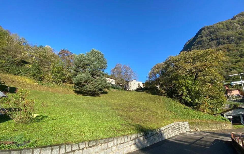 Baugrundstück mit Panoramablick in Arogno