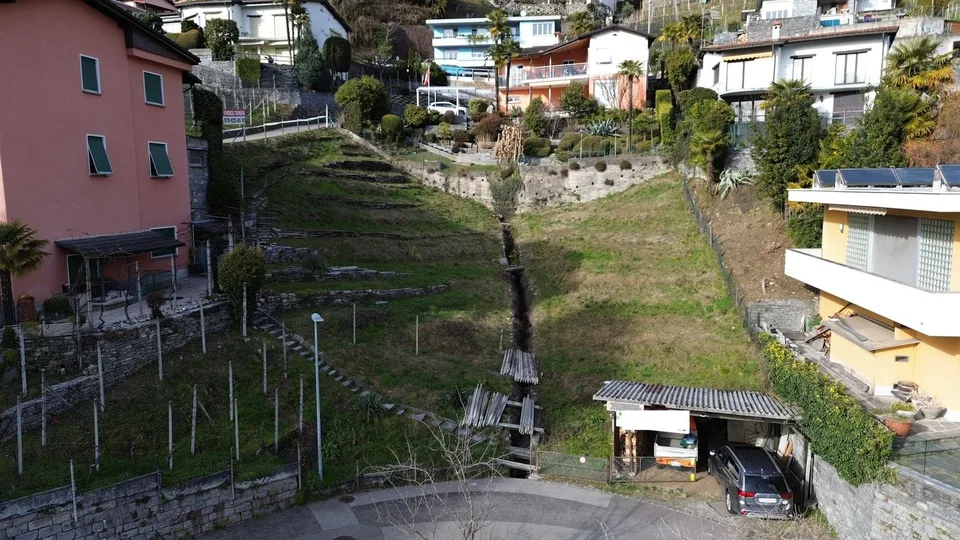 Terreno edificabile con progetto approvato e vista lago a Gordola