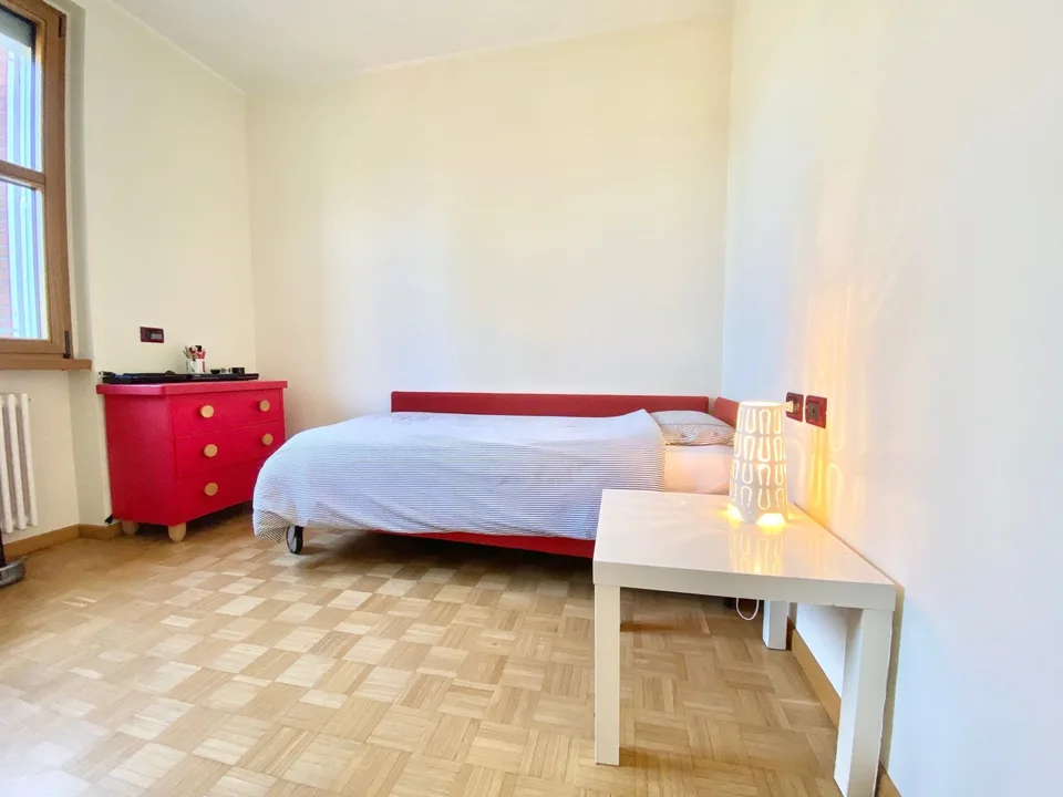 Grande e molto curata villa in una posizione tranquilla e soleggiata con una vista lago da sogno – foto 11 di 13