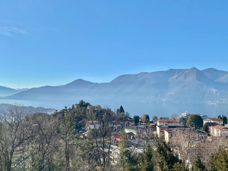 Grande e molto curata villa in una posizione tranquilla e soleggiata con una vista lago da sogno – foto 13 di 13