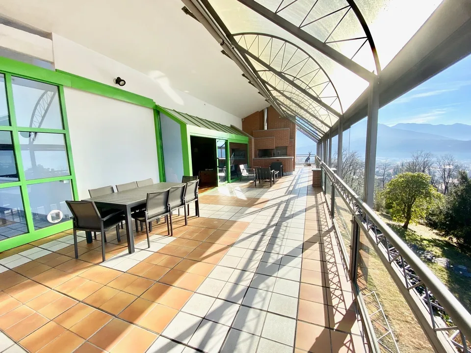 Große und sehr gepflegte Villa in ruhiger und sonniger Lage mit traumhaftem Seebick