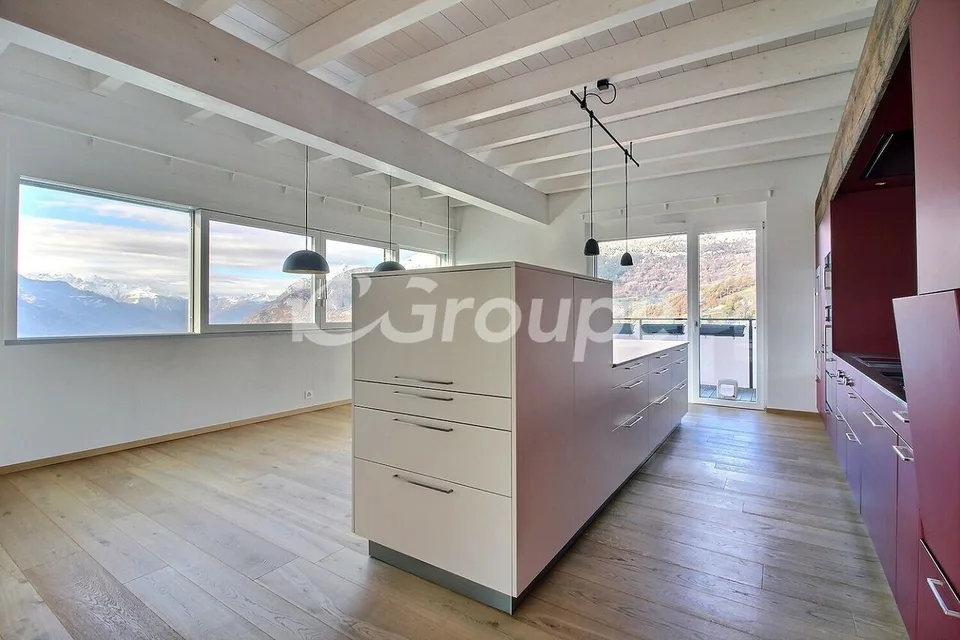 Splendido appartamento attico di 4.5 locali di 217 m2