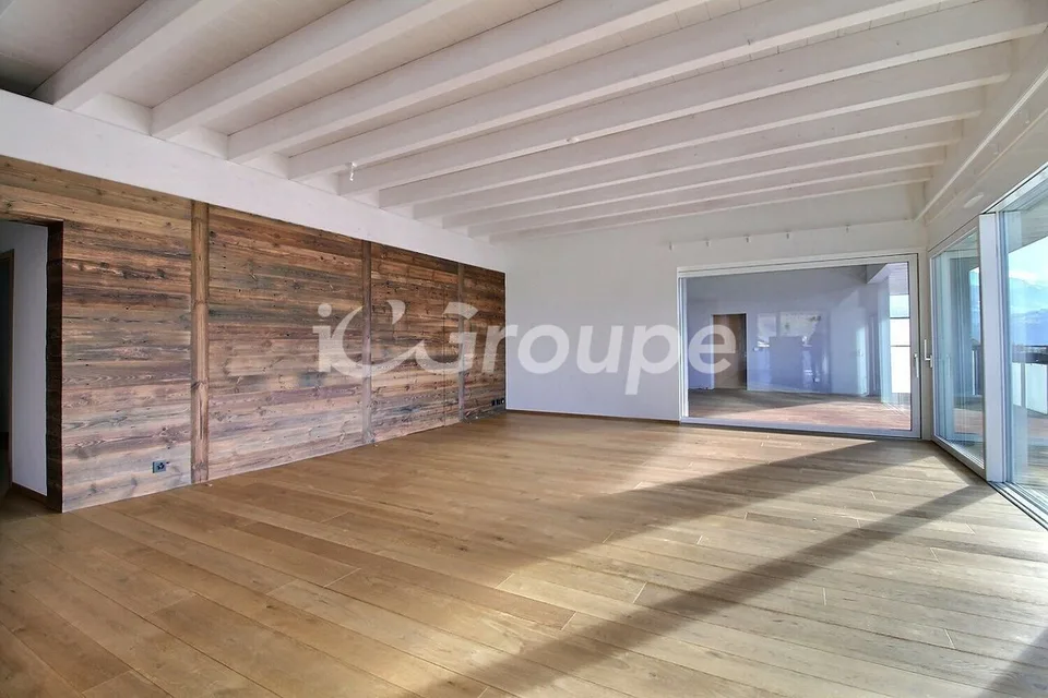 Splendido appartamento attico di 4.5 locali di 217 m2