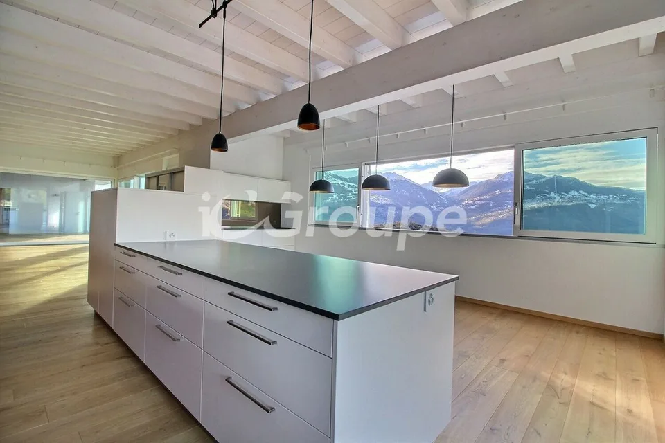 Splendido appartamento attico di 4.5 locali di 217 m2