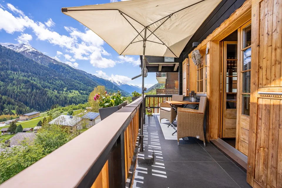 Hochwertig renoviertes Chalet mit Wellnessbereich, Weisshornblick und etabliertem Vermietungskonzept – Foto 11 von 30