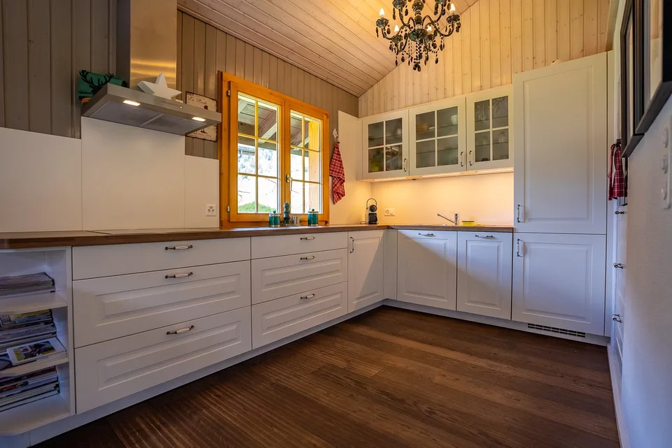 Hochwertig renoviertes Chalet mit Wellnessbereich, Weisshornblick und etabliertem Vermietungskonzept – Foto 22 von 30
