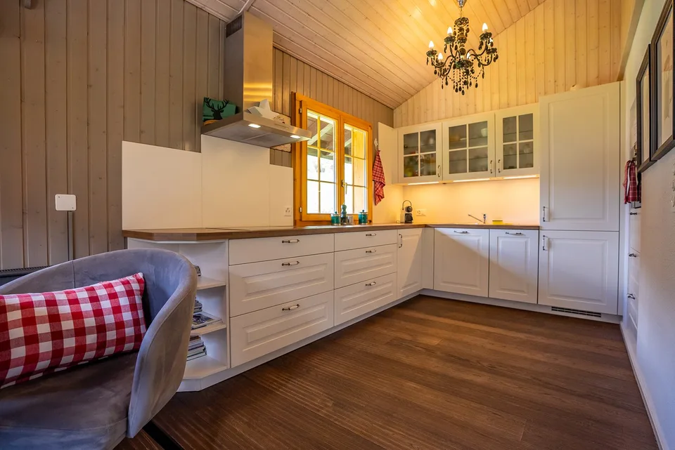 Hochwertig renoviertes Chalet mit Wellnessbereich, Weisshornblick und etabliertem Vermietungskonzept – Foto 21 von 30
