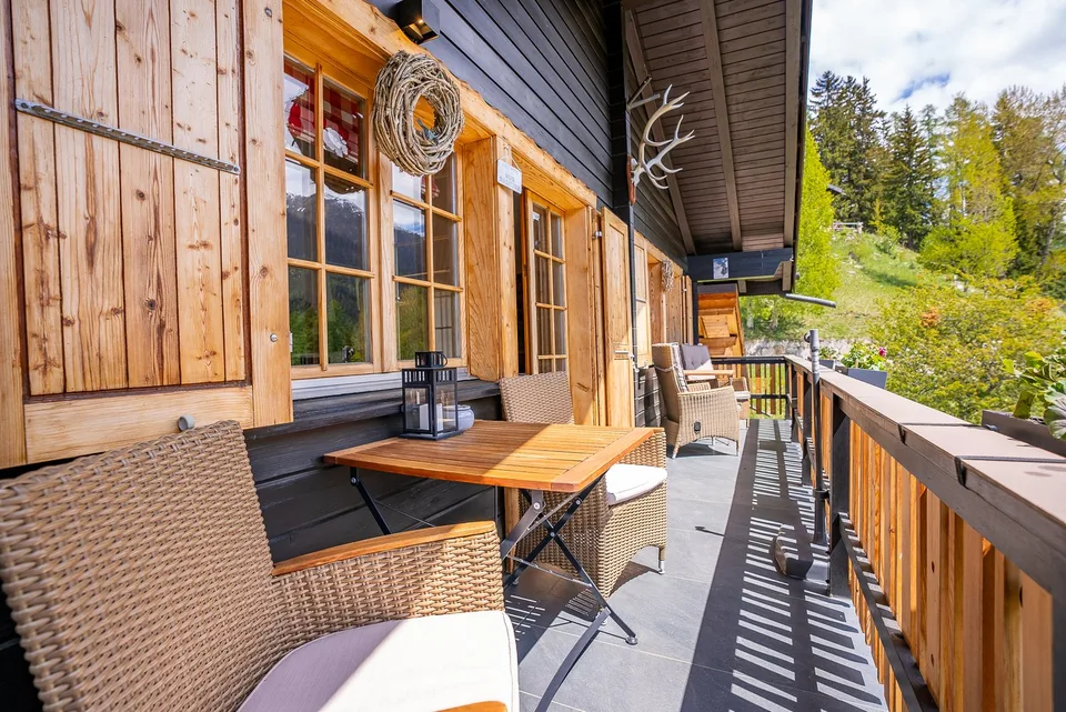 Hochwertig renoviertes Chalet mit Wellnessbereich, Weisshornblick und etabliertem Vermietungskonzept – Foto 15 von 30