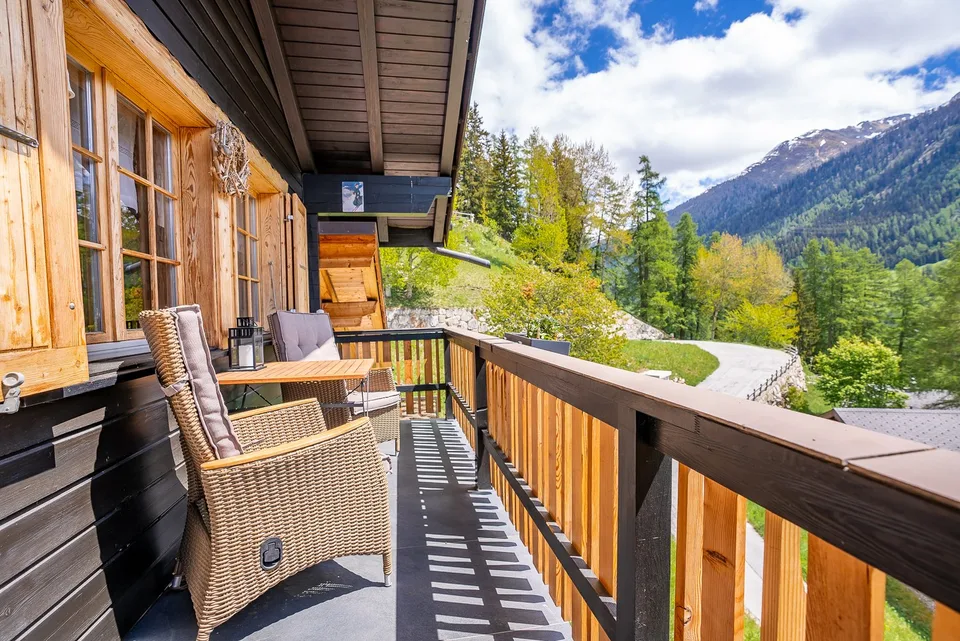 Hochwertig renoviertes Chalet mit Wellnessbereich, Weisshornblick und etabliertem Vermietungskonzept – Foto 18 von 30