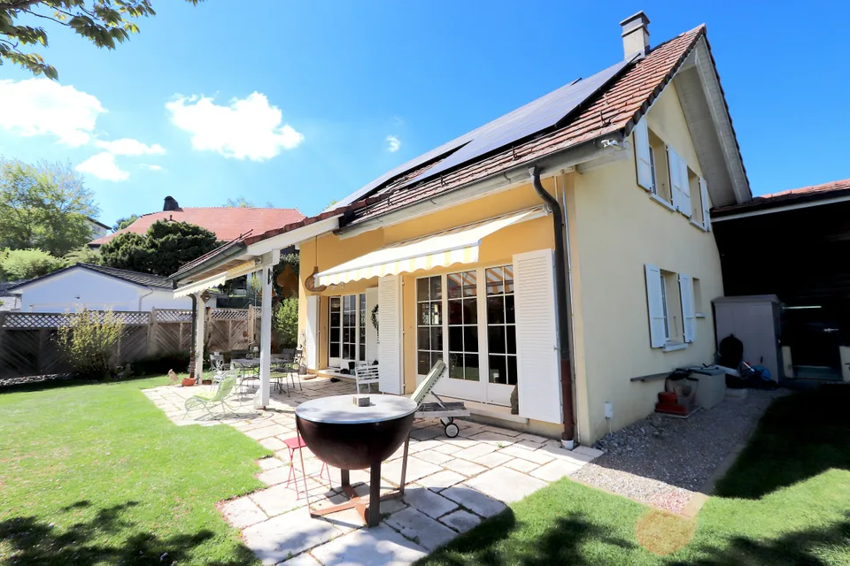 Einzelvilla mit 5.5 Zimmern im Zentrum des Dorfes