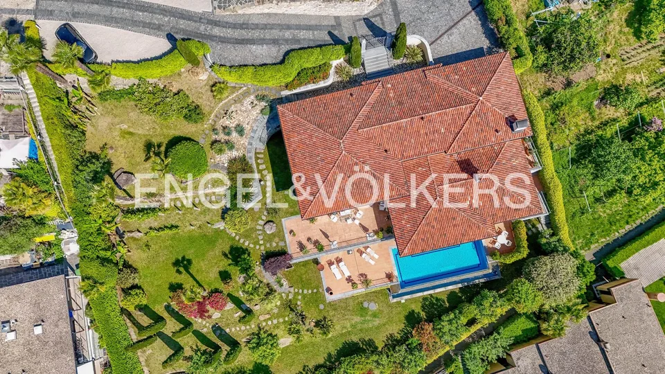 Seeblick pur, exklusive Villa mit Pool und Panorama (43)